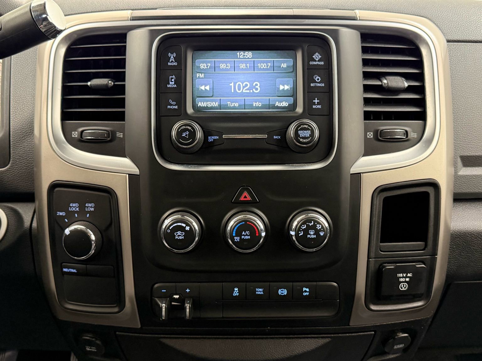 Used 2015 RAM 2500 SLT w/ Luxury Group image 22