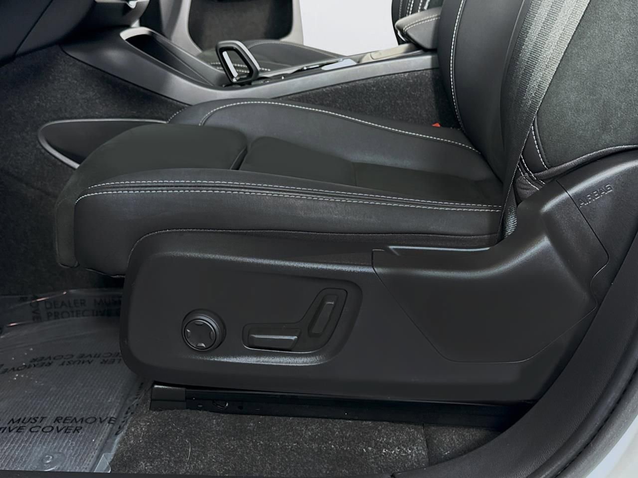 Used 2023 Volvo C40 P8 Recharge Ultimate image 27