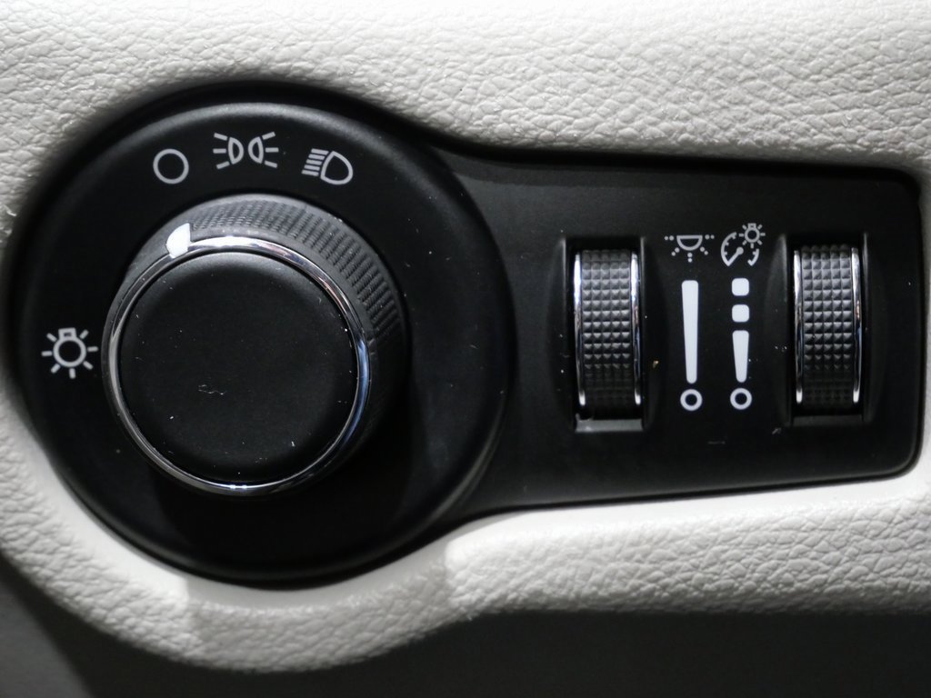 Used 2017 Chrysler Pacifica LX image 13