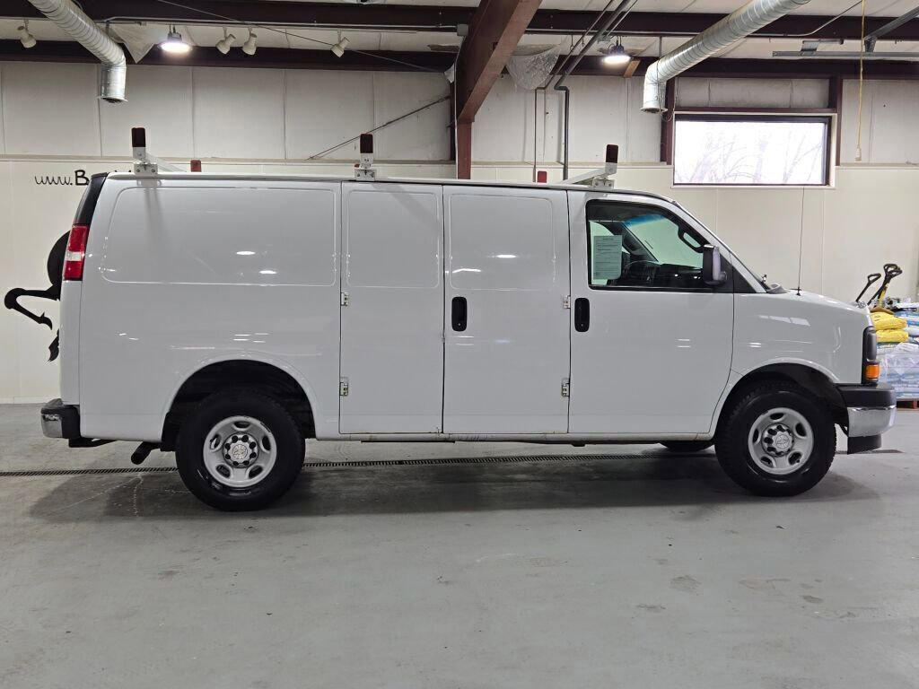 Used 2017 Chevrolet Express 3500 image 6
