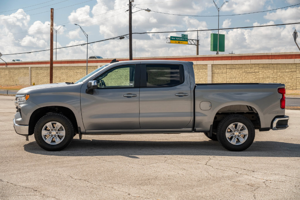 Used 2025 Chevrolet Silverado 1500 LT RWD image 5