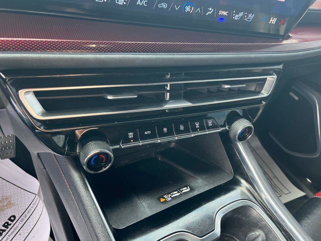 Used 2025 Chevrolet Traverse RS AWD/4WD image 15