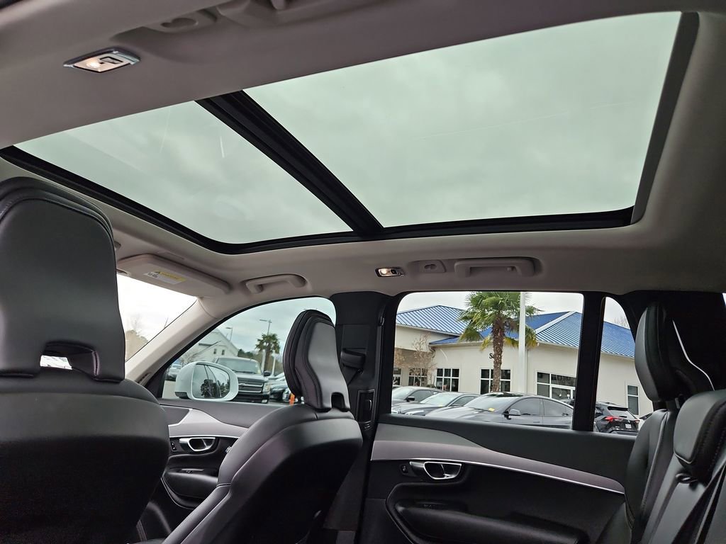 Used 2022 Volvo XC90 T5 Momentum image 23