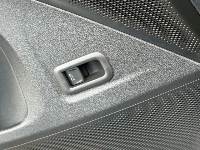 Certified 2025 Volkswagen Tiguan SE w/ Panoramic Sunroof Package image 24