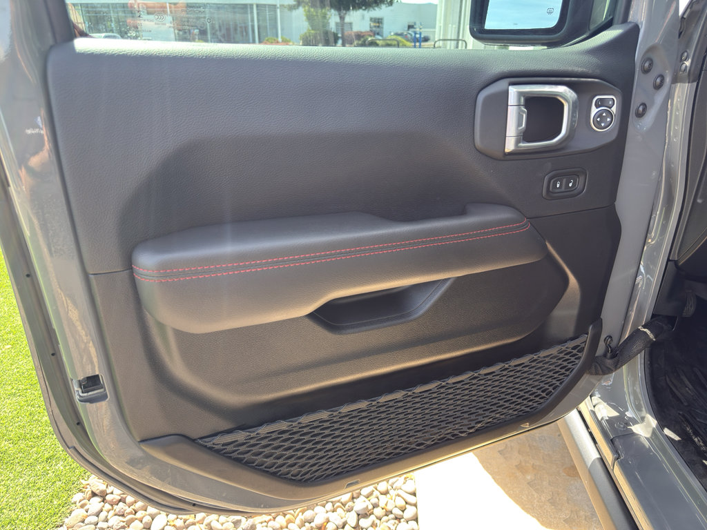 Used 2022 Jeep Gladiator Rubicon w/ Cold Weather Group image 9