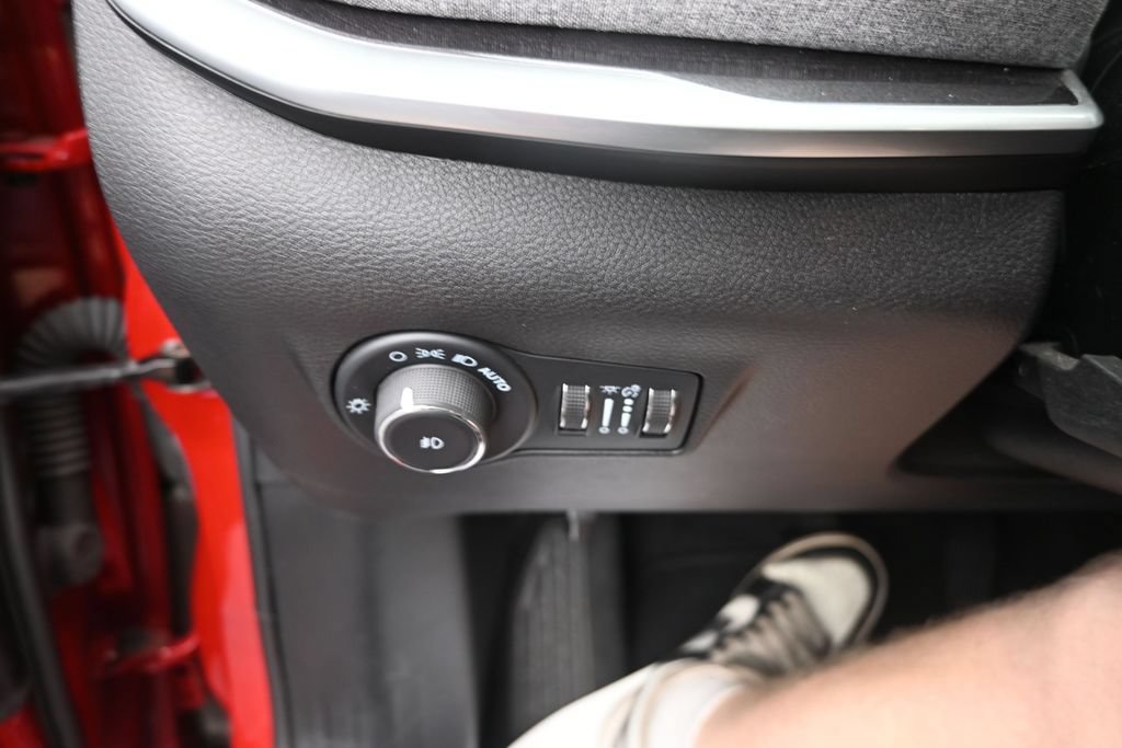 Used 2024 Jeep Compass Latitude AWD/4WD image 31