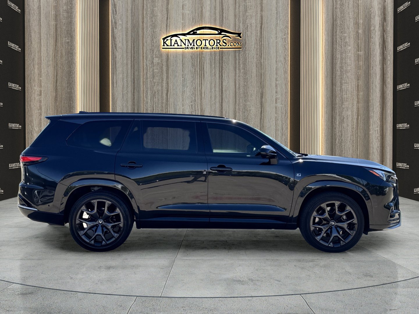 Used 2024 Lexus TX 500h AWD w/ Technology Package image 8