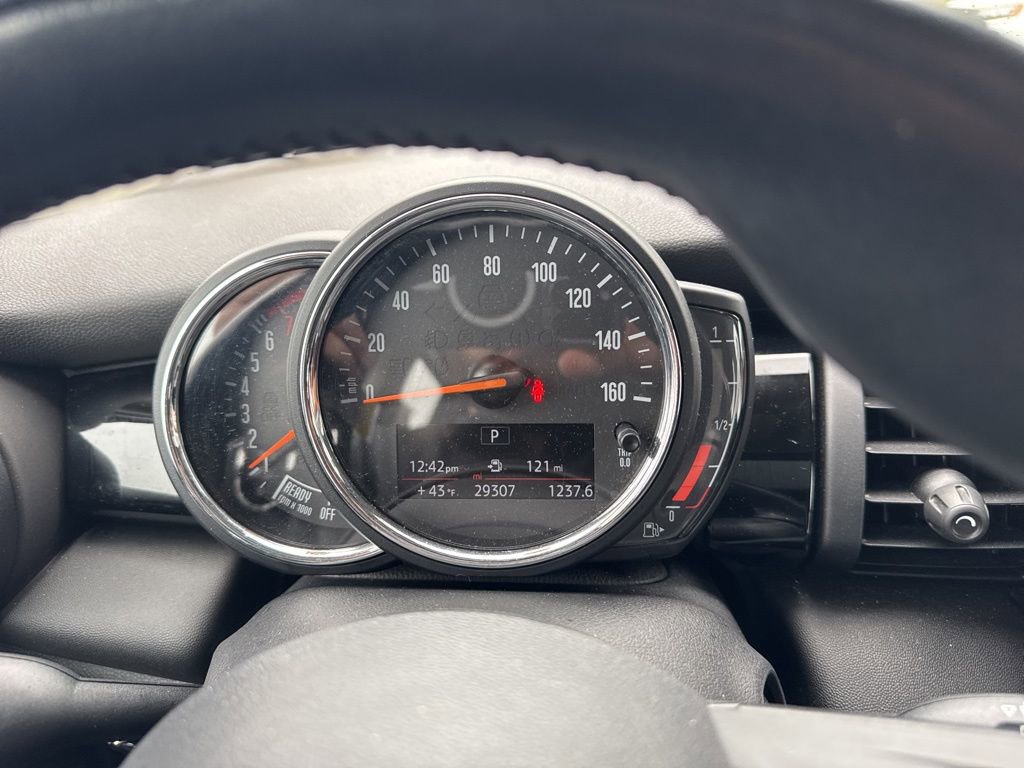 Used 2019 MINI Cooper 4-Door Hardtop FWD image 11