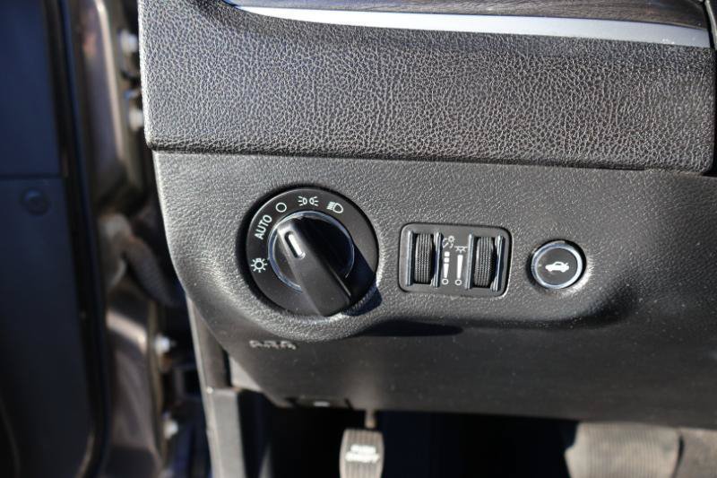 Used 2022 Chrysler 300 Touring w/ Sport Appearance Package RWD image 12