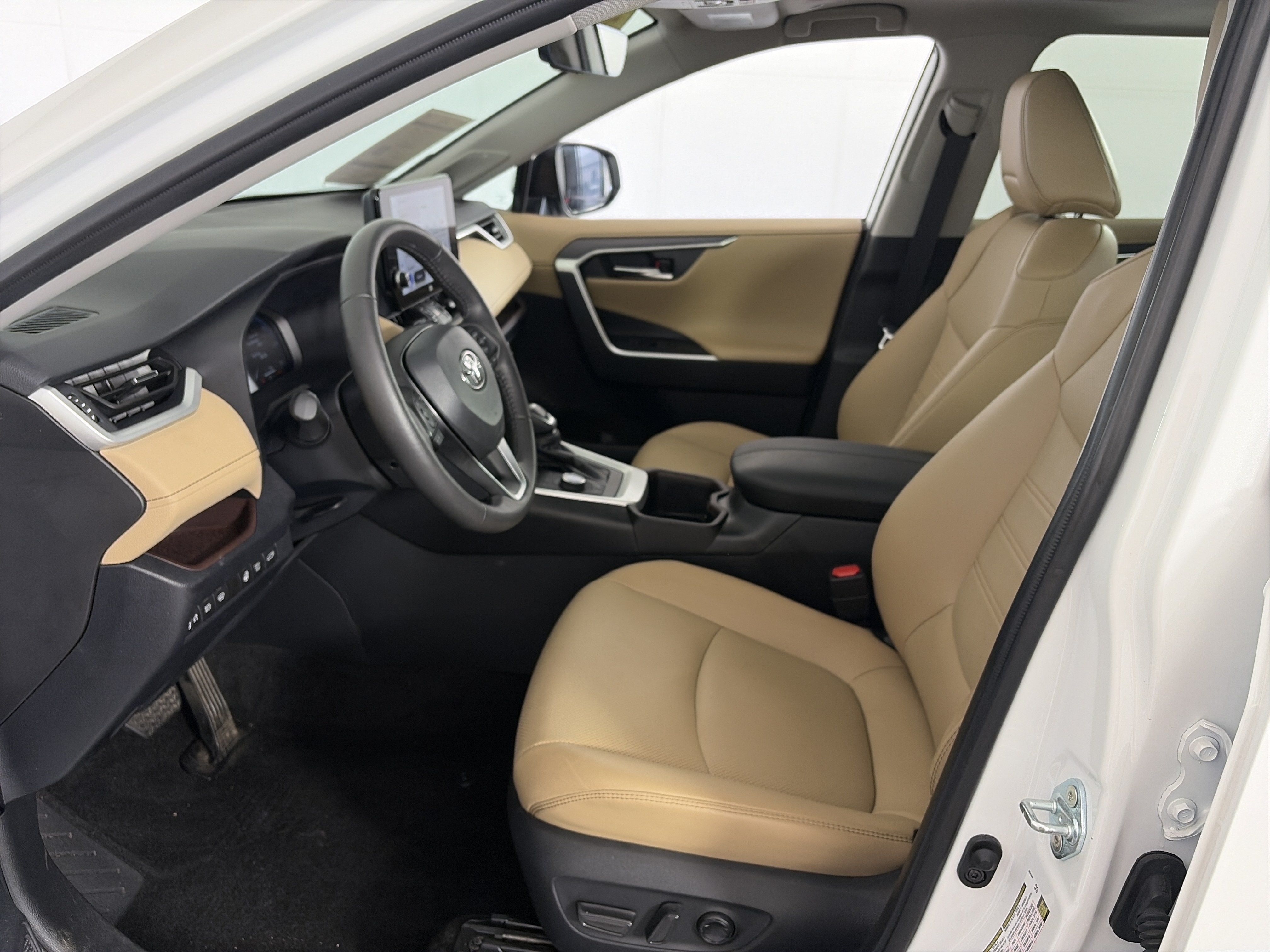 Used 2024 Toyota RAV4 Limited w/ Weather Package AWD/4WD image 6