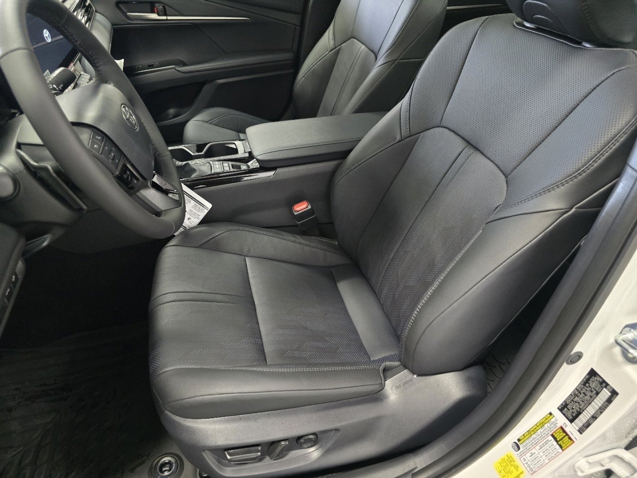 New 2026 Toyota Camry Hybrid FWD image 24
