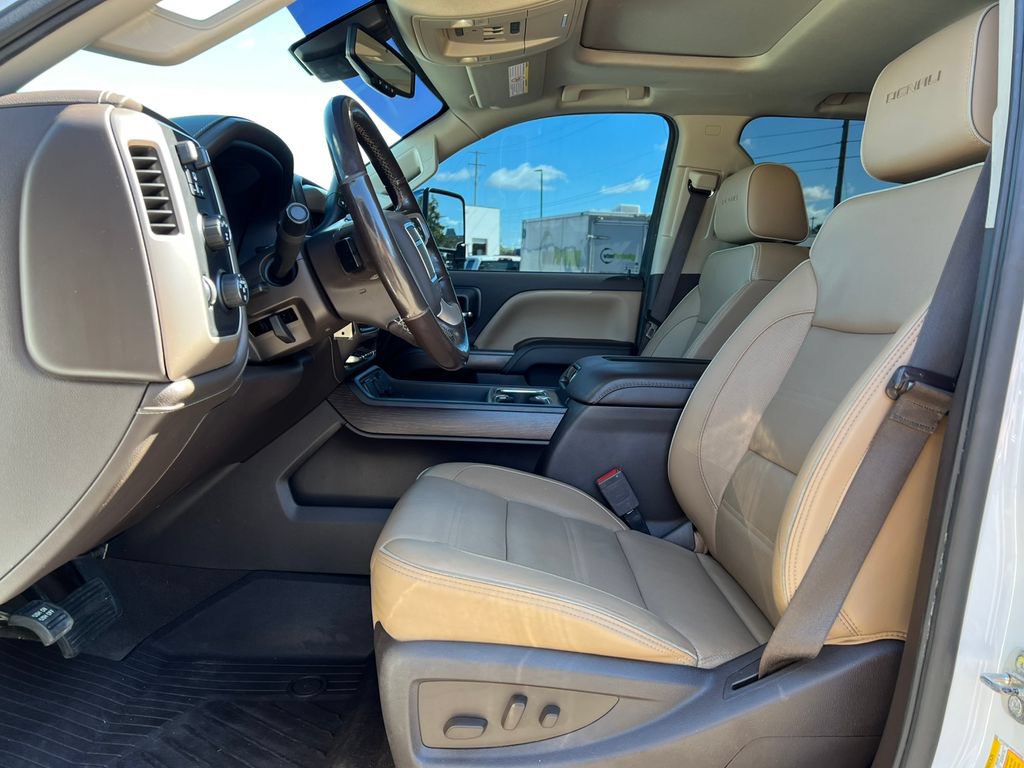 Used 2019 GMC Sierra 2500 Denali w/ Duramax Plus Package AWD/4WD image 4