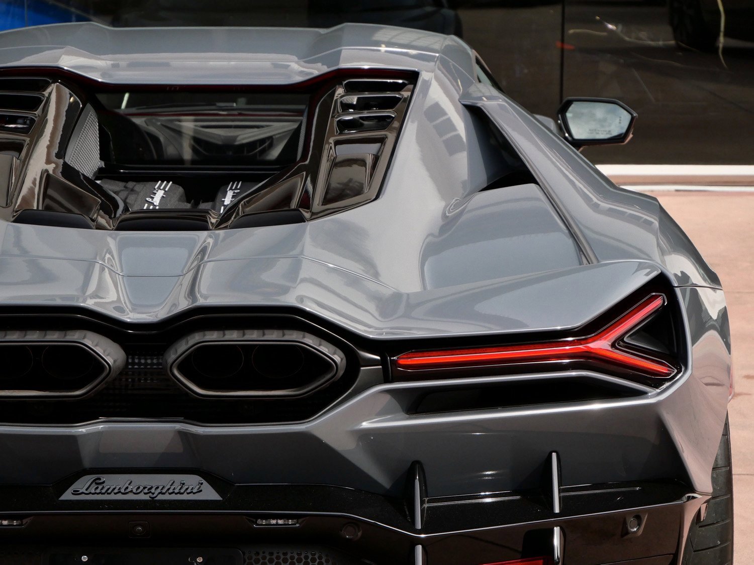 Used 2024 Lamborghini Revuelto image 11