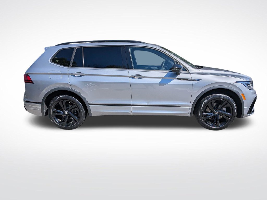 Used 2024 Volkswagen Tiguan SE R-Line AWD/4WD image 2