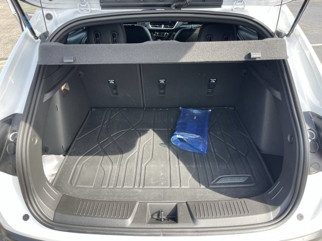 New 2026 Chevrolet Trax RS w/ Sunroof Package FWD image 23
