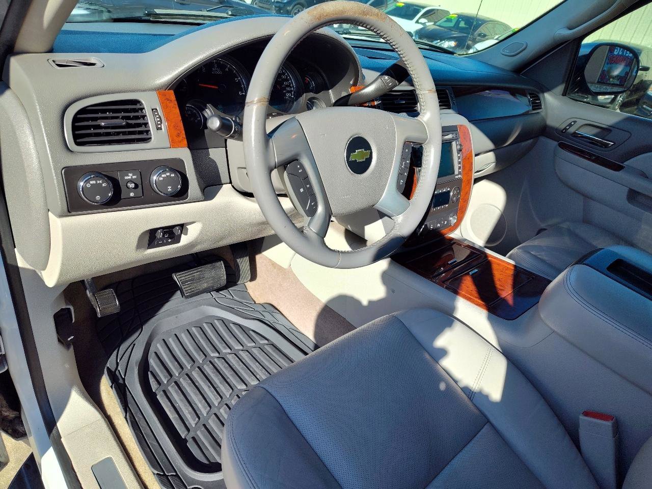 Used 2011 Chevrolet Avalanche LTZ image 16