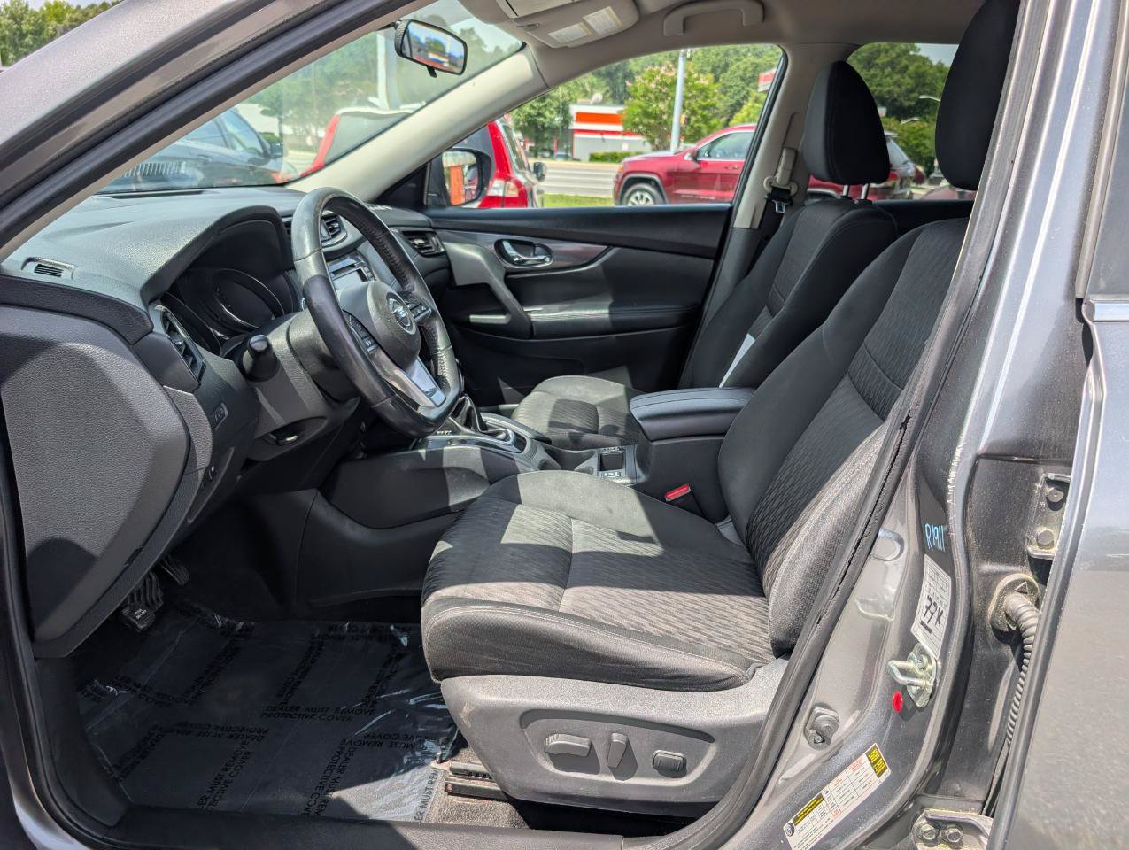 Used 2018 Nissan Rogue SV FWD image 15
