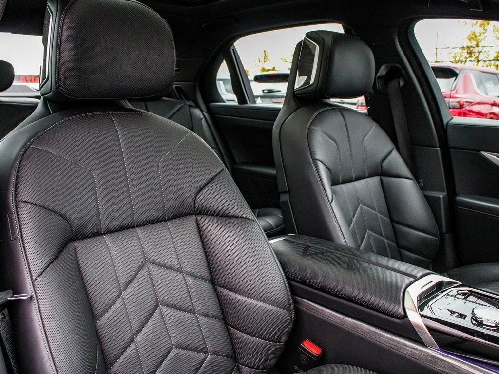 Used 2025 BMW 740i xDrive image 43