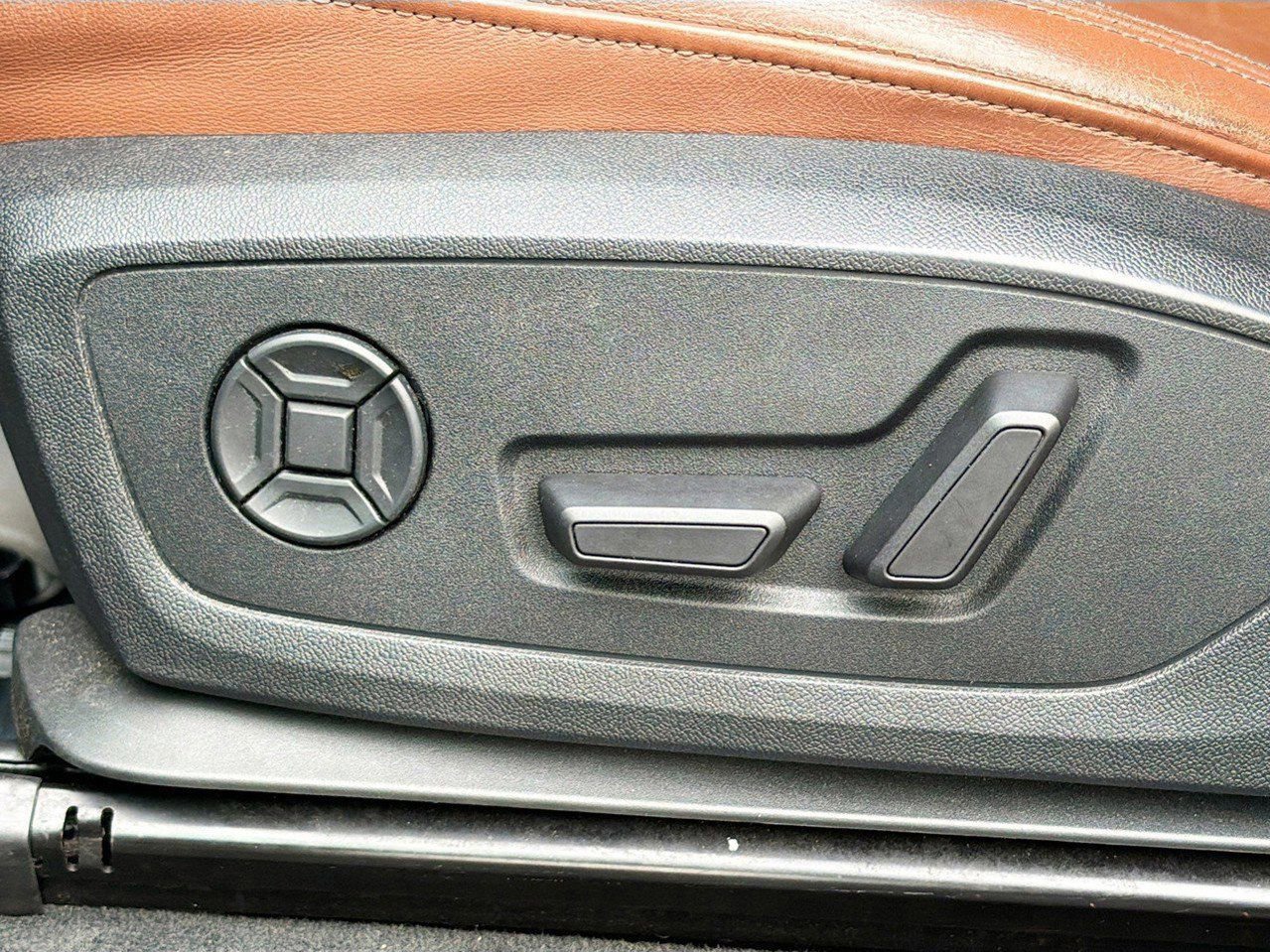 Used 2020 Audi Q3 2.0T Premium w/ Convenience Package image 26