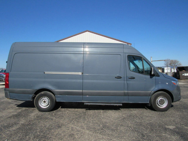 Used 2019 Mercedes-Benz Sprinter 170 image 2