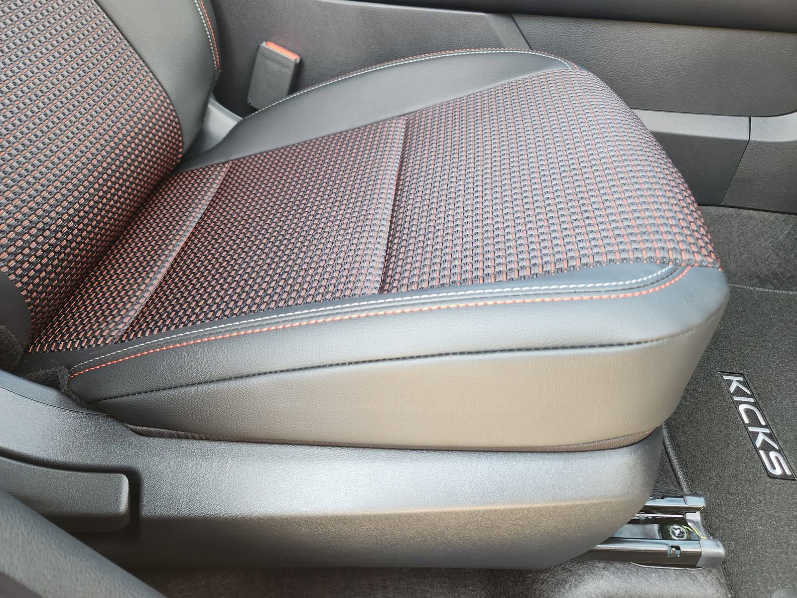 New 2026 Nissan Kicks SR image 21