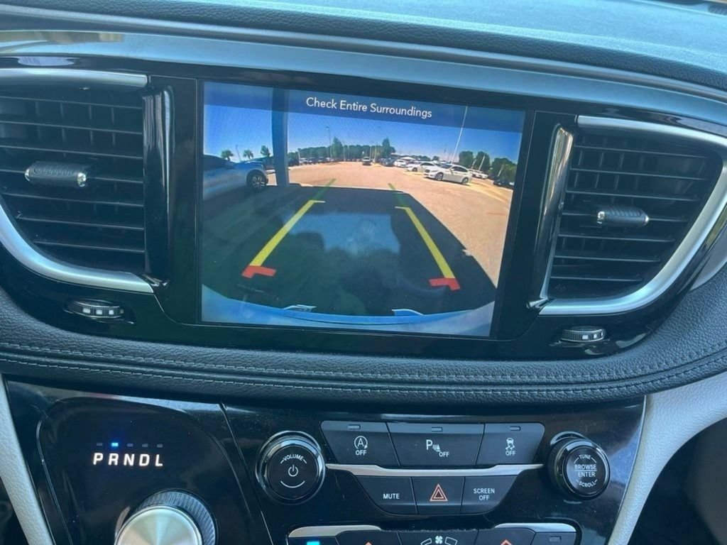 Used 2019 Chrysler Pacifica Limited FWD image 14