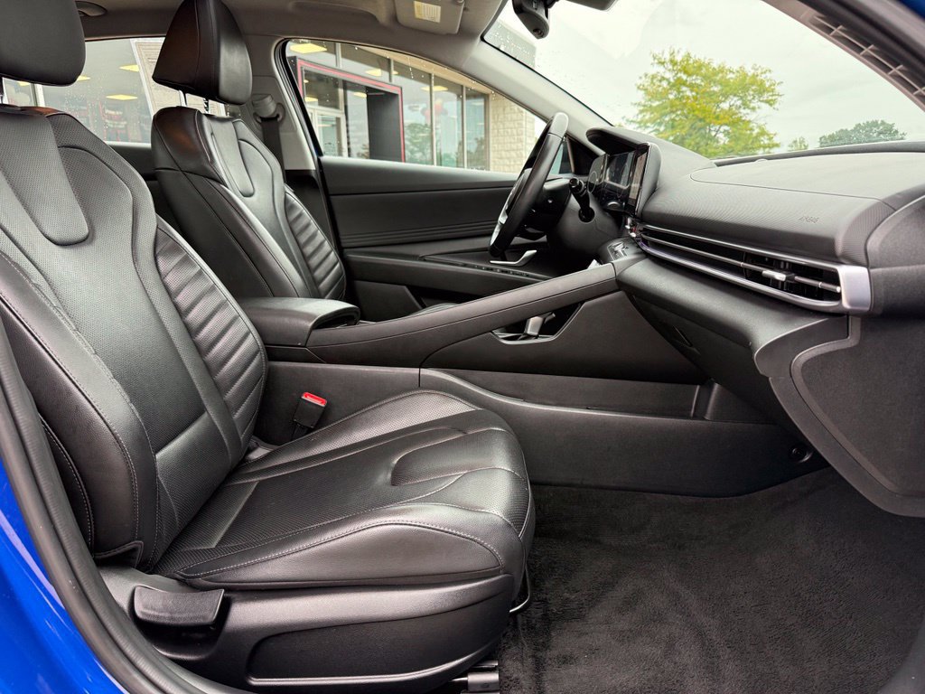 Used 2025 Hyundai Elantra Limited FWD image 13