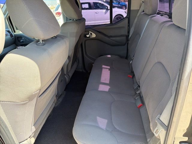 Used 2014 Nissan Frontier SV w/ SV Value Truck Package AWD/4WD image 6