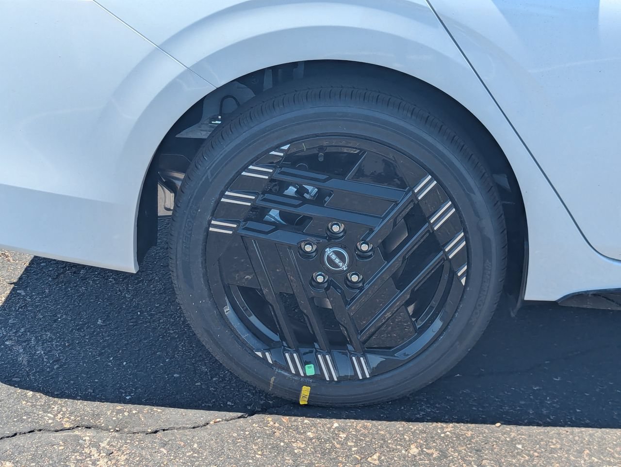 New 2027 Nissan Sentra SR w/ Floor Mat Package FWD image 9