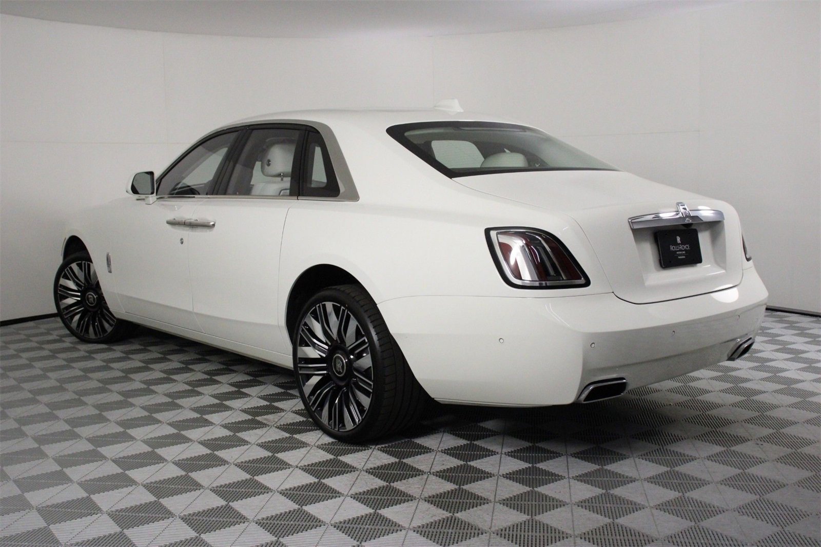 New 2025 Rolls-Royce Ghost image 2