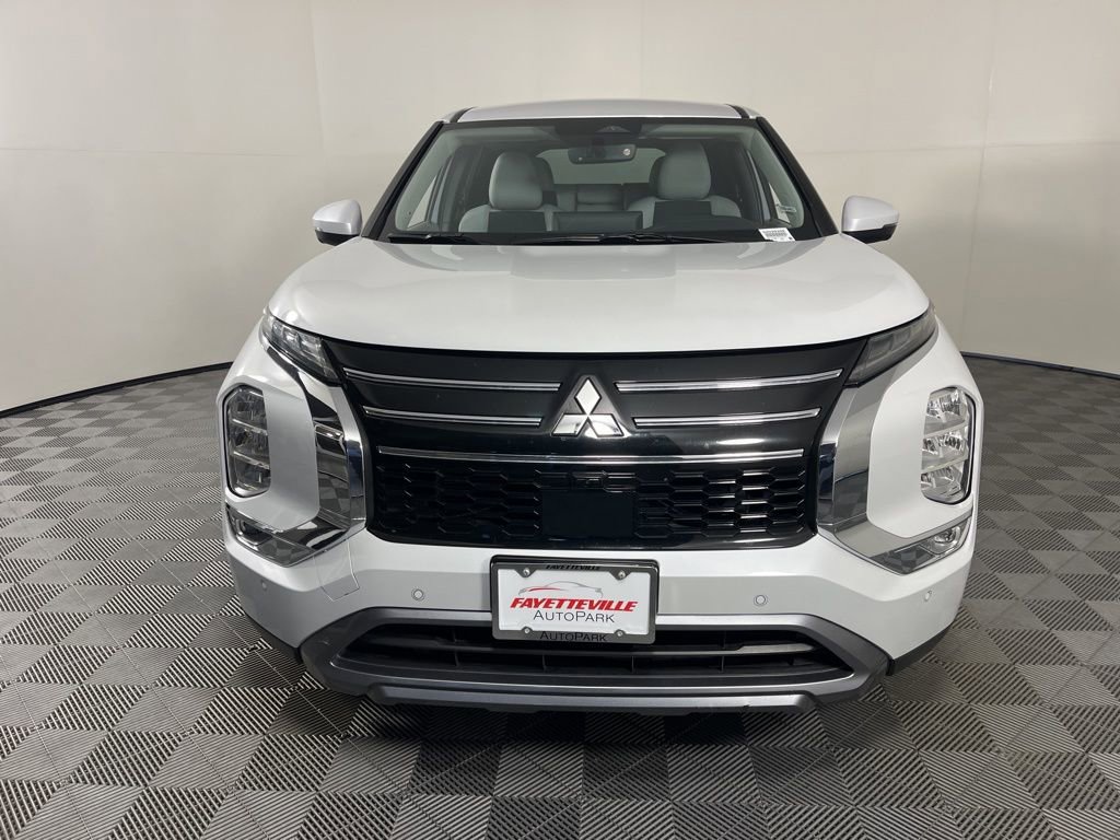 Used 2025 Mitsubishi Outlander SE image 17