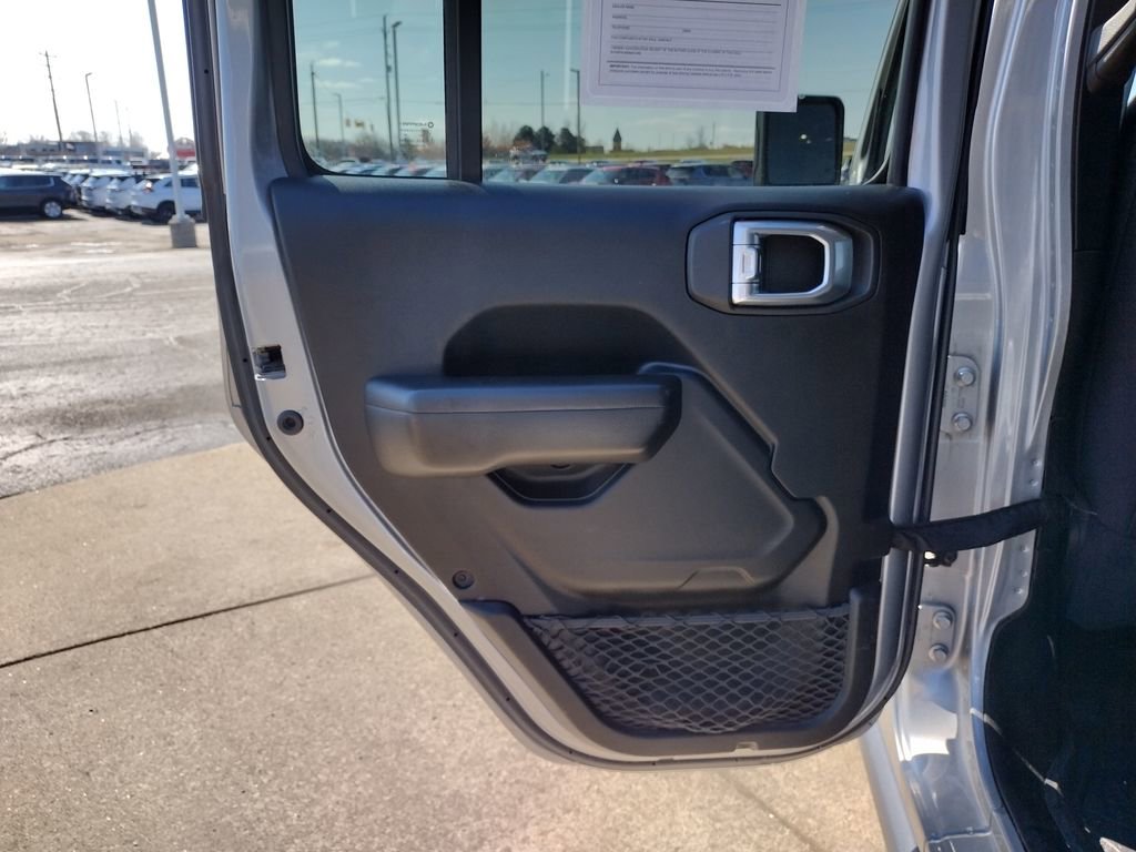 Used 2021 Jeep Gladiator Willys image 29