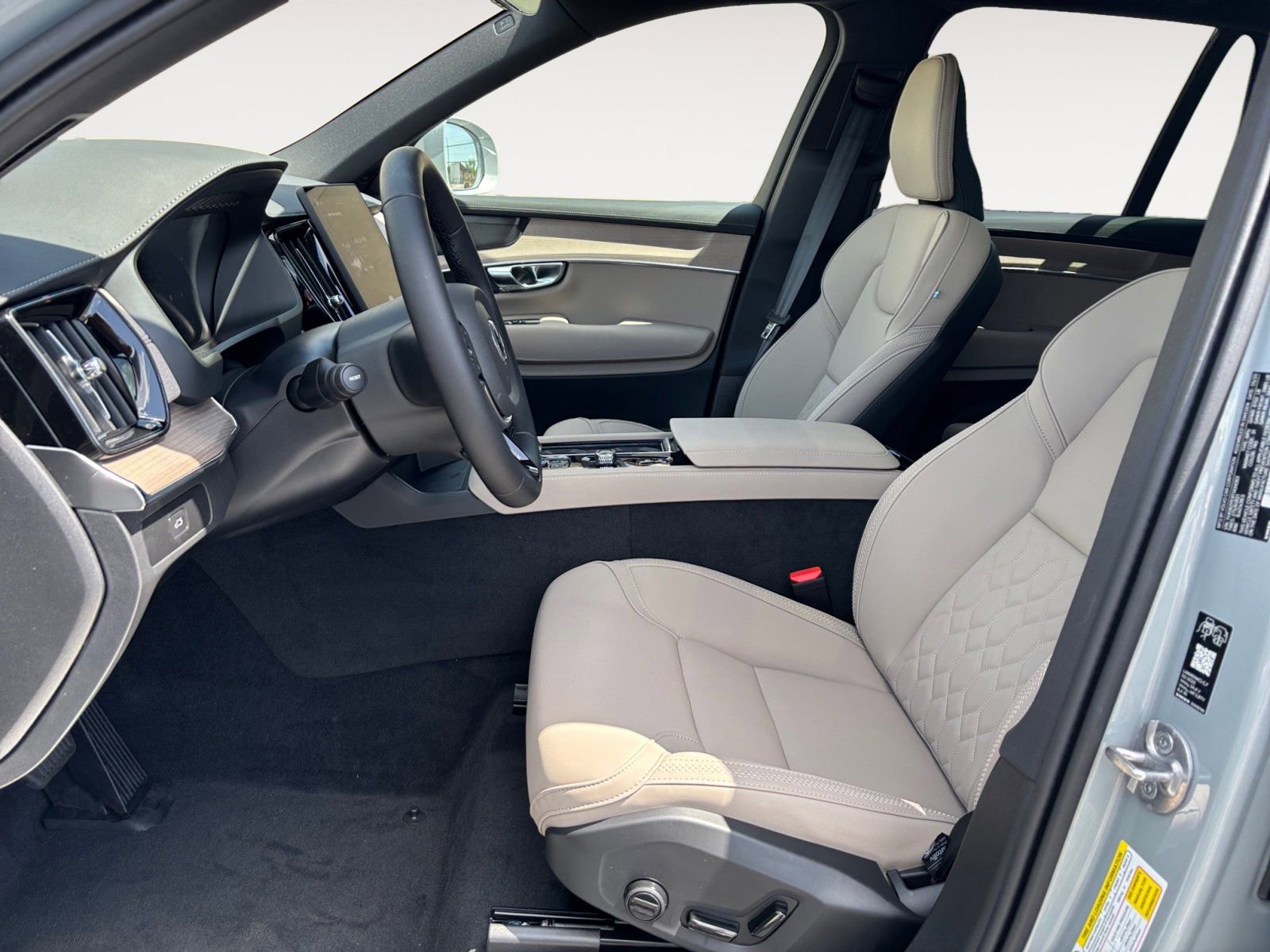 New 2026 Volvo XC90 B6 Plus w/ Protection Package Premier image 9