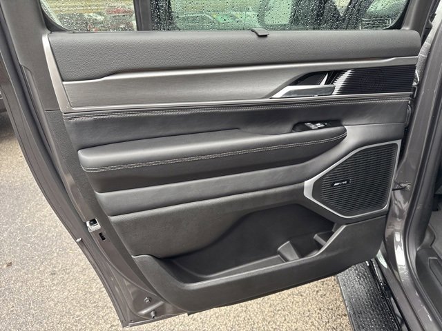 New 2025 Jeep Wagoneer L Series II w/ Convenience Group I image 19