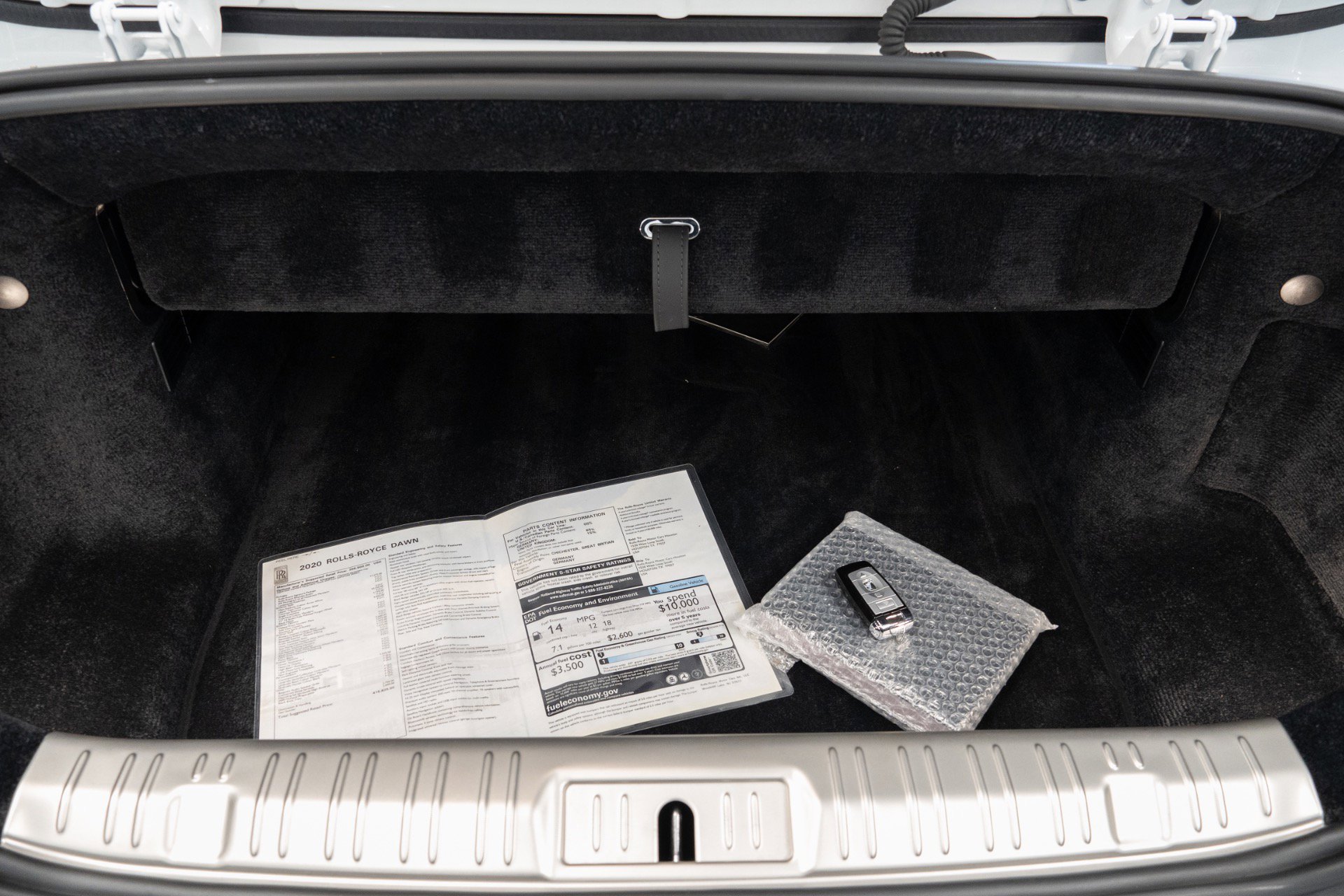 Used 2020 Rolls-Royce Dawn image 24