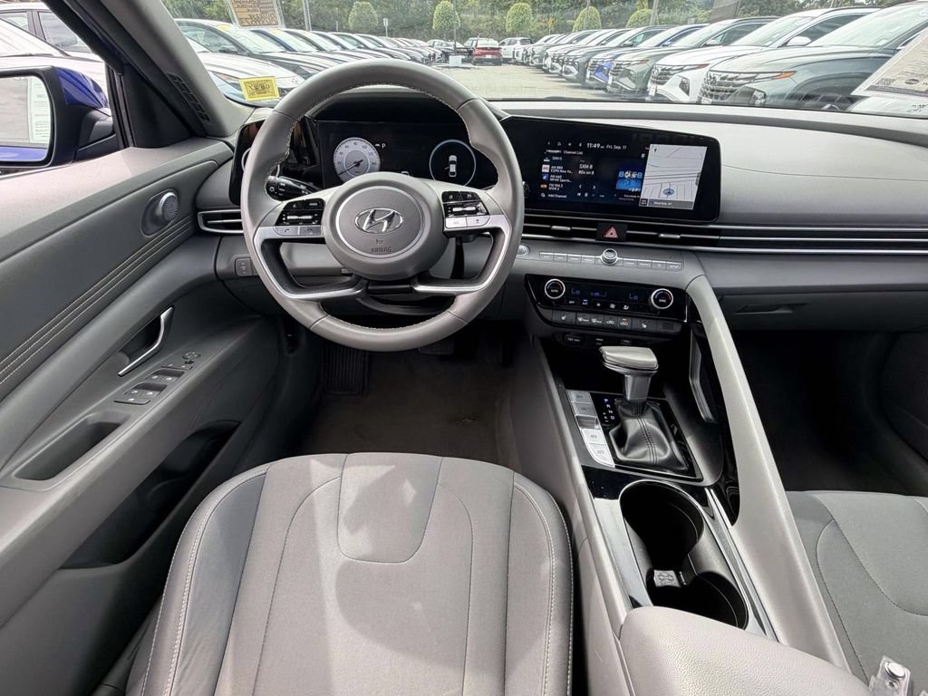 Certified 2023 Hyundai Elantra SEL w/ Convenience Package FWD image 12