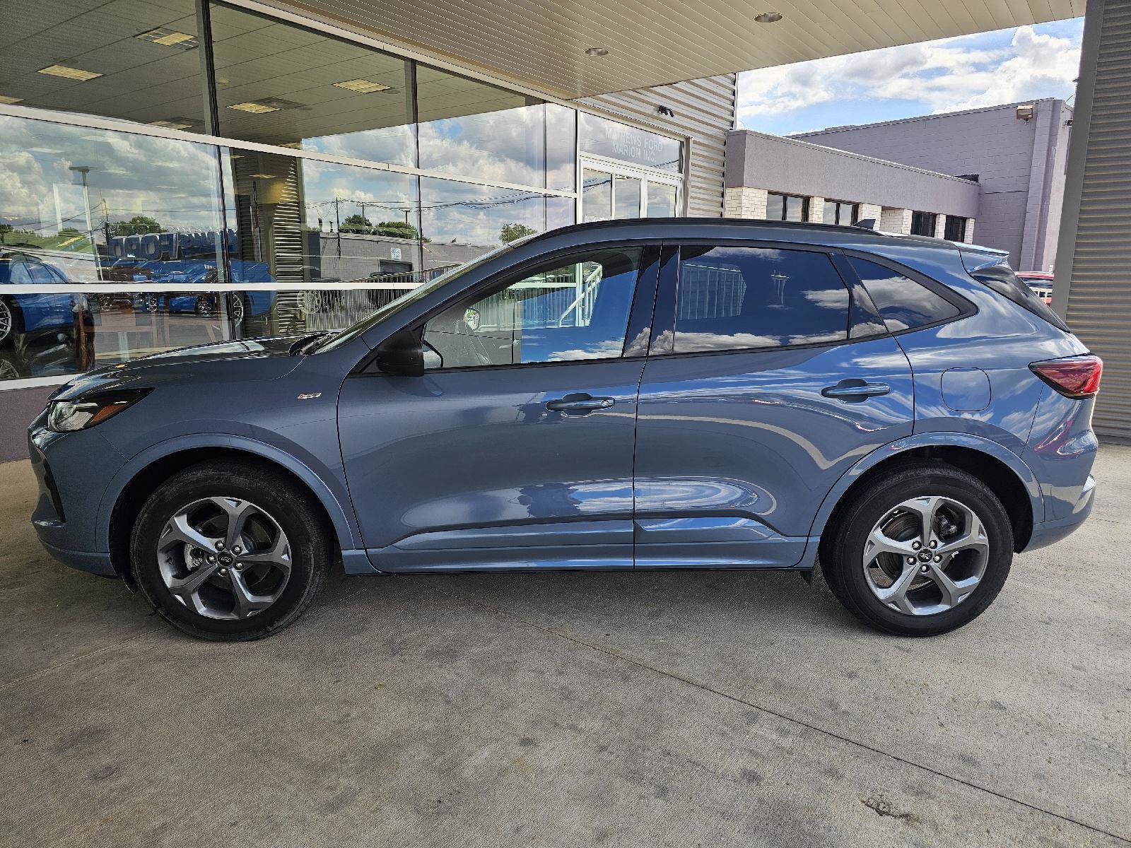 Used 2024 Ford Escape ST-Line w/ Tech Pack #1 AWD/4WD image 2