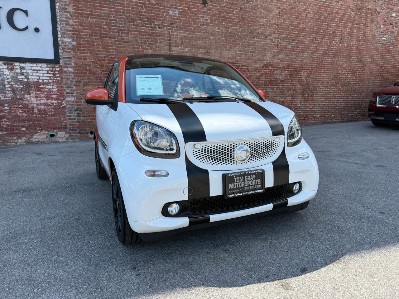 Used 2016 smart fortwo passion RWD image 2