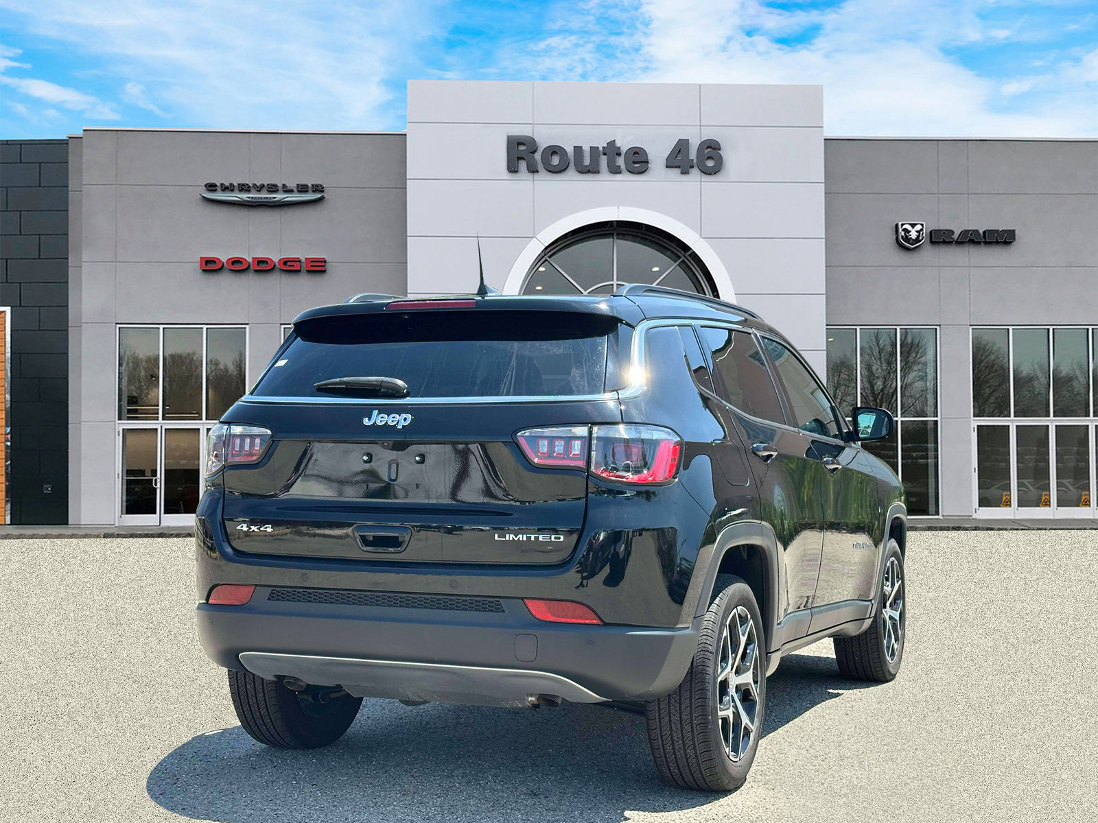 Used 2024 Jeep Compass Limited w/ Sun and Sound Group AWD/4WD image 5