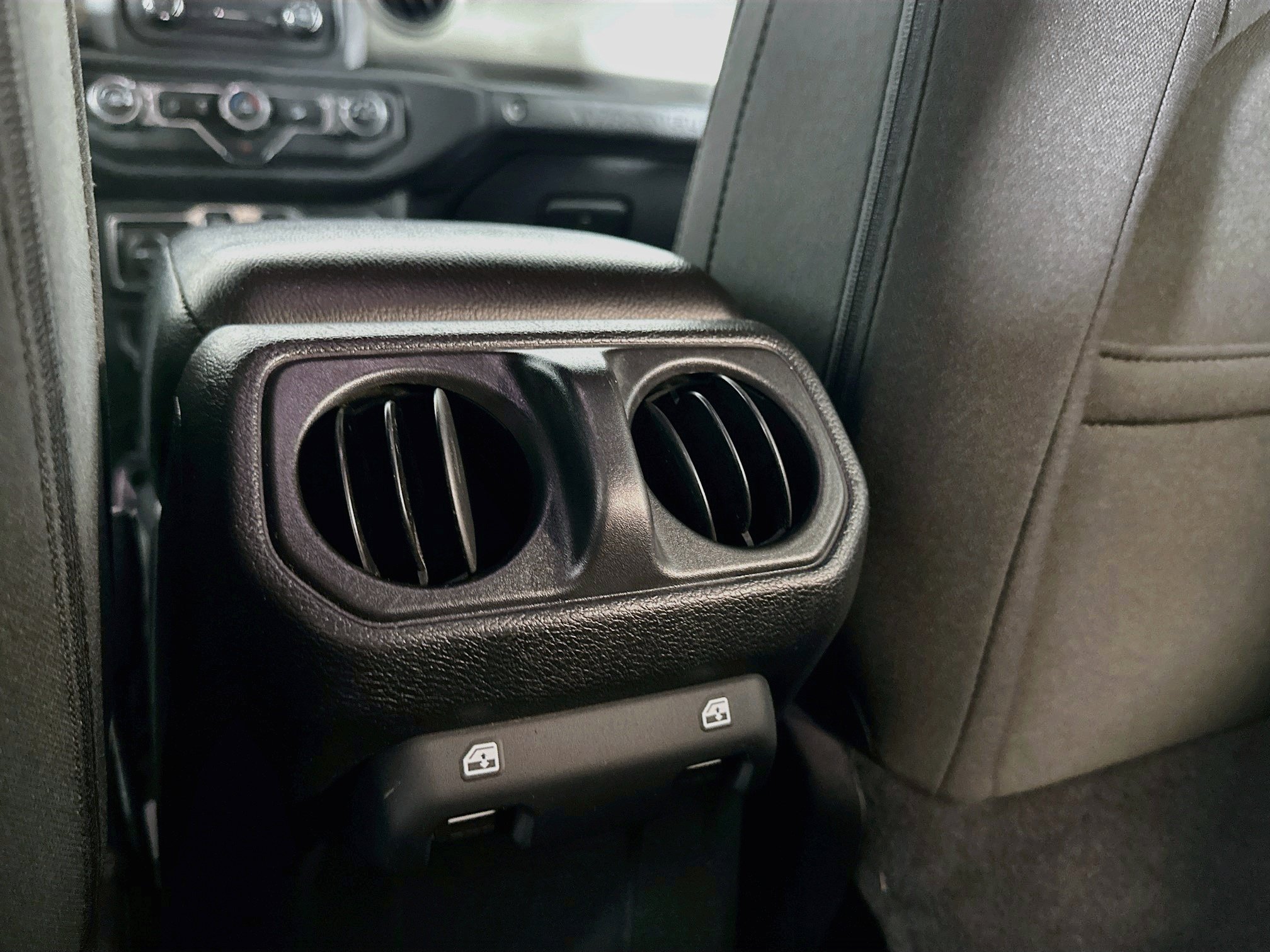 Used 2018 Jeep Wrangler Unlimited Sport S AWD/4WD image 25