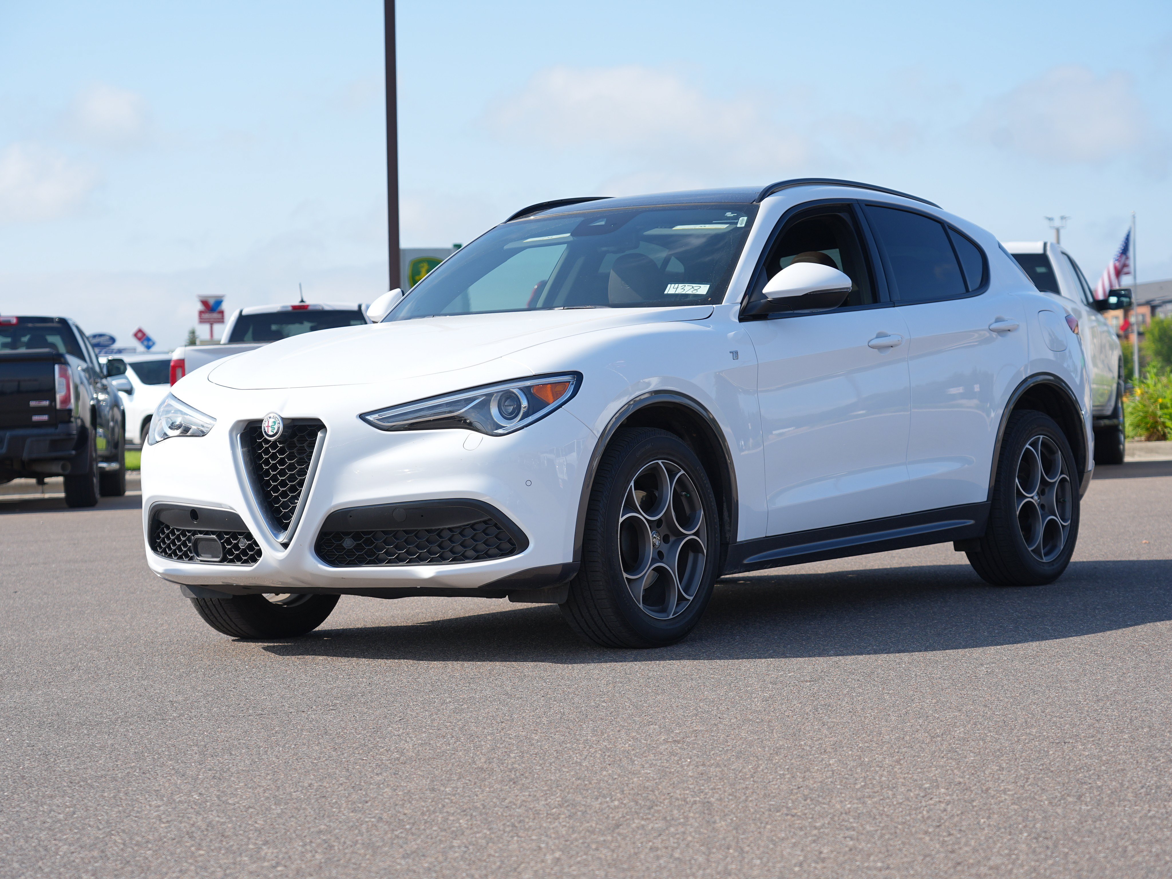 Used 2023 Alfa Romeo Stelvio Ti AWD/4WD image 7