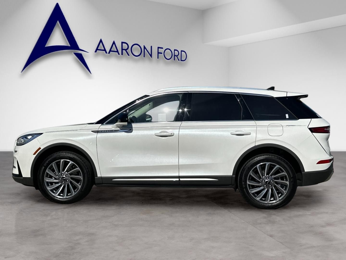 Used 2023 Lincoln Corsair Reserve image 3