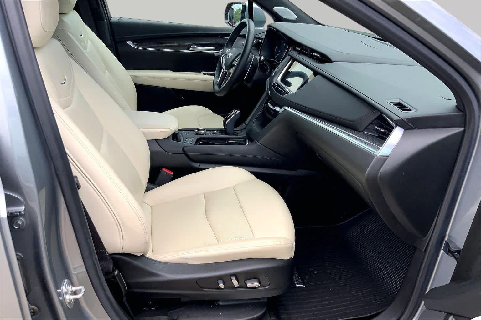Used 2024 Cadillac XT5 Sportv w/ Technology Package AWD/4WD image 9