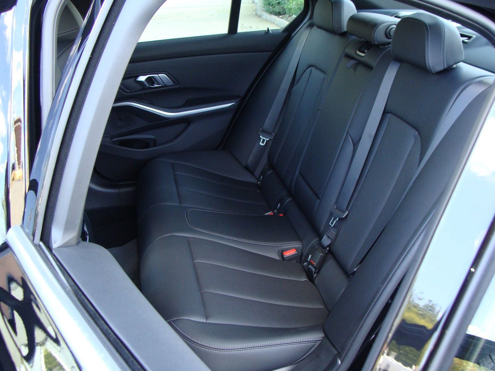 Used 2025 BMW 330i Sedan w/ M Sport Package image 17