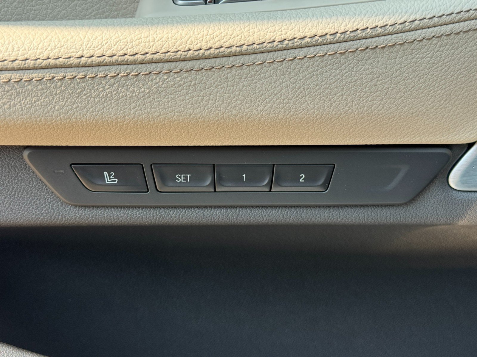 Used 2019 BMW 740i w/ M Sport Package RWD image 18