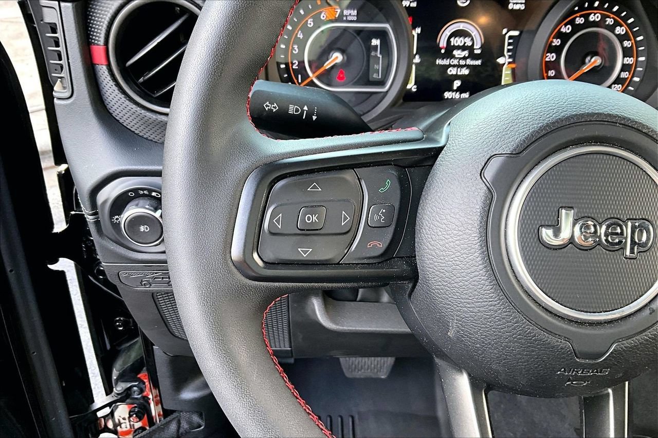 Used 2024 Jeep Wrangler Unlimited Rubicon w/ Technology Group AWD/4WD image 28