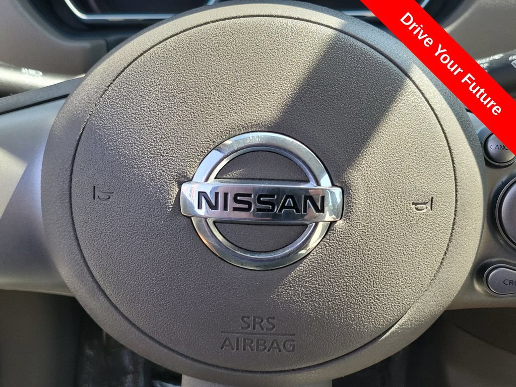 Used 2014 Nissan Versa SV FWD image 7
