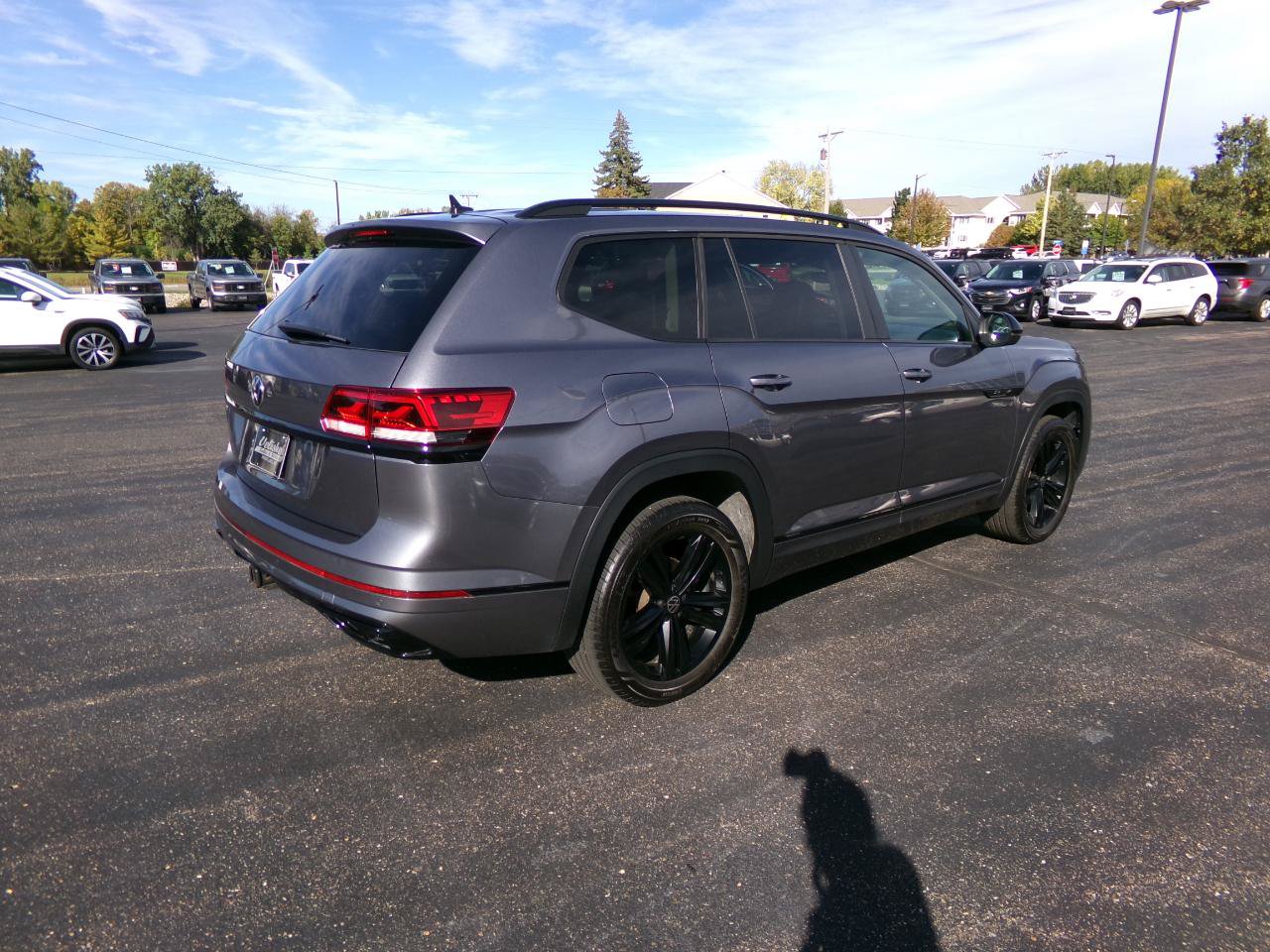 Used 2023 Volkswagen Atlas SEL AWD/4WD image 3
