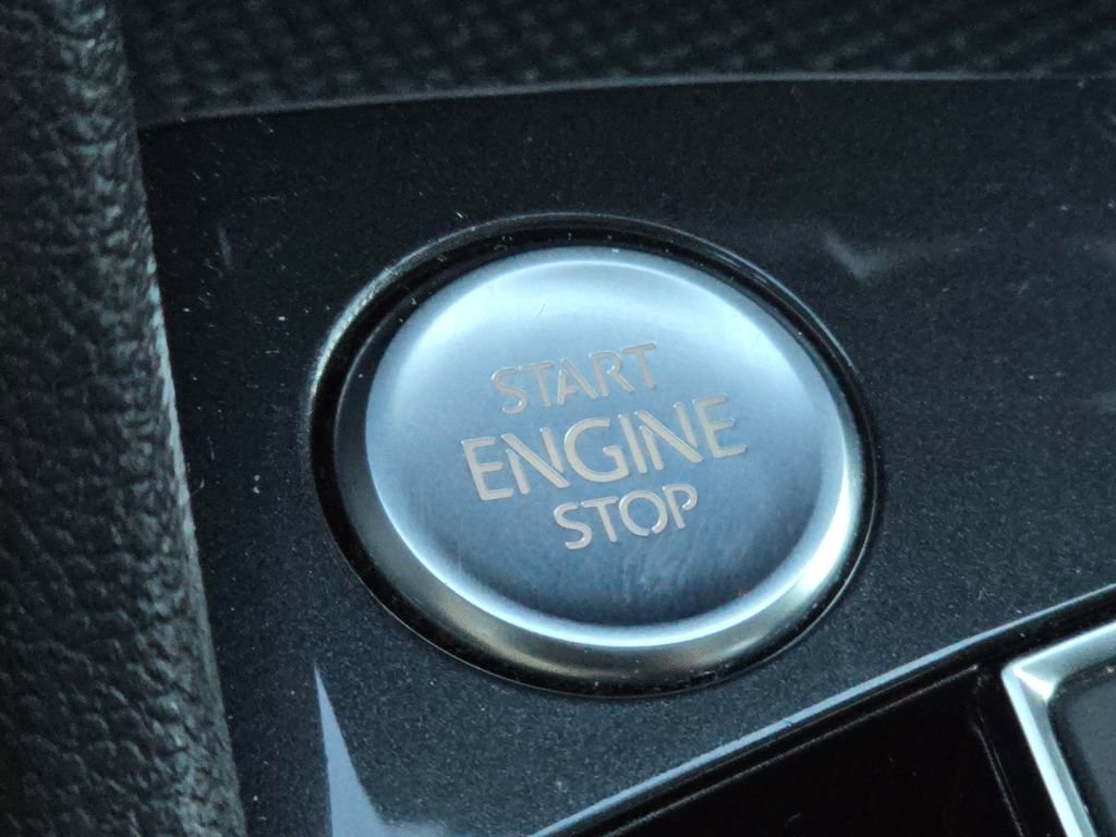 Used 2019 Volkswagen Tiguan SEL image 35