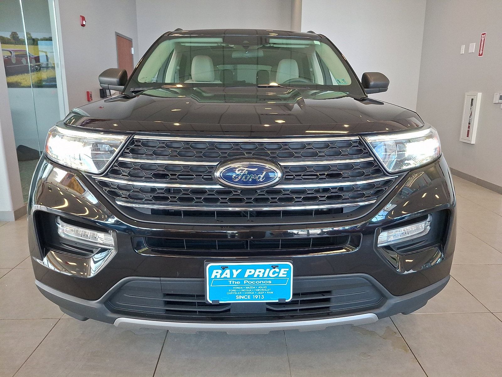 Certified 2022 Ford Explorer XLT w/ Equipment Group 202A AWD/4WD image 2